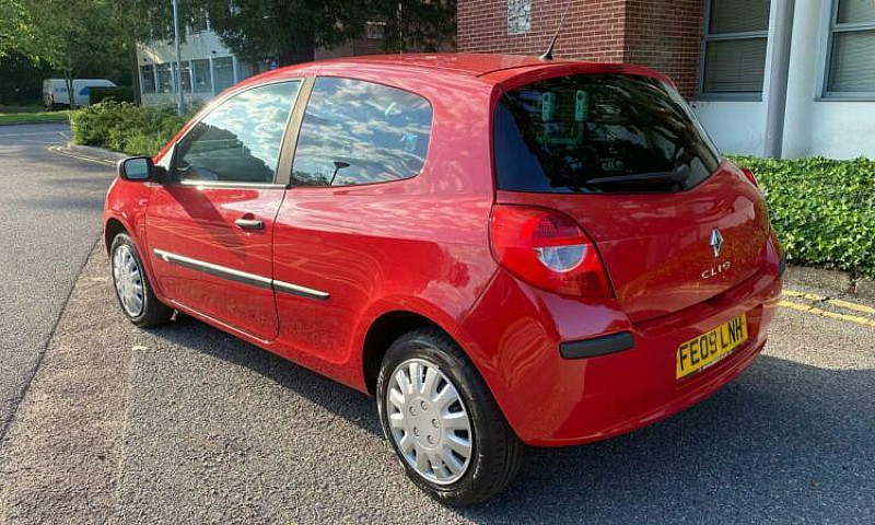 2009 Renault Clio 1....