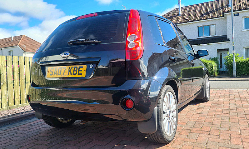 Ford Fiesta Ghia 1.4...