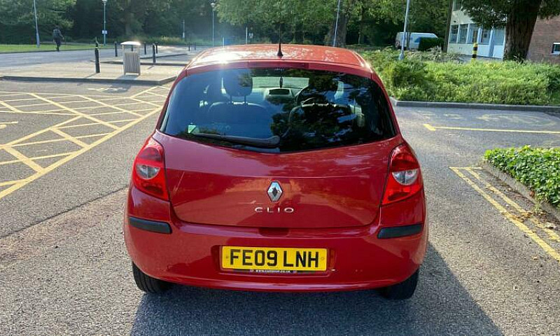 2009 Renault Clio 1....