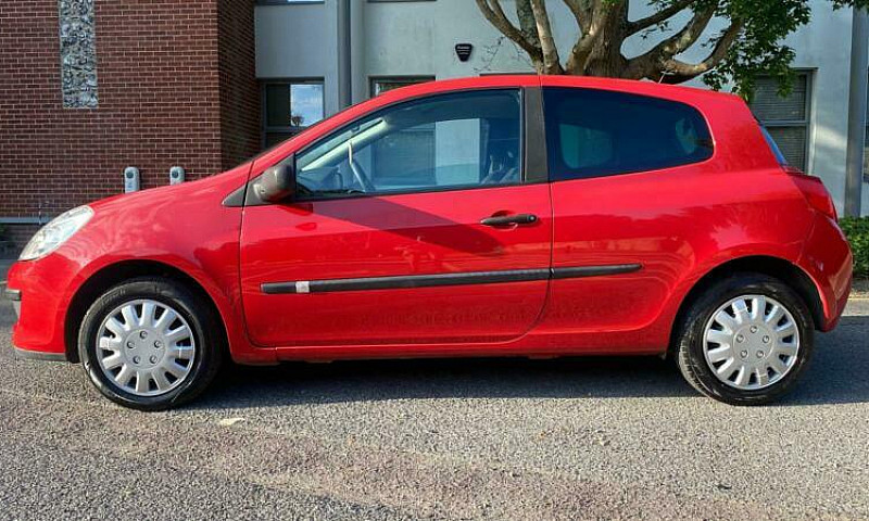 2009 Renault Clio 1....