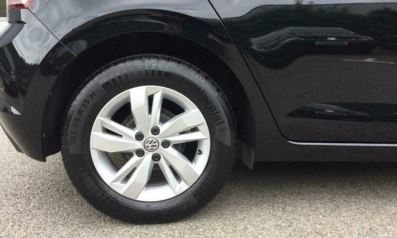 2019 Volkswagen Polo...