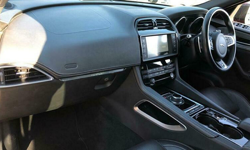 2016 Jaguar F-Pace 3...