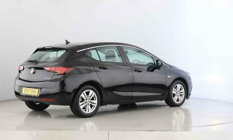 2017 Vauxhall Astra ...