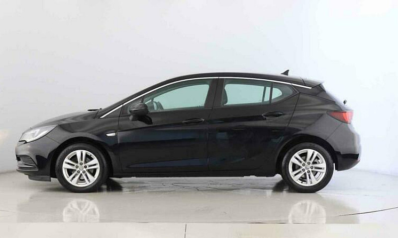 2017 Vauxhall Astra ...