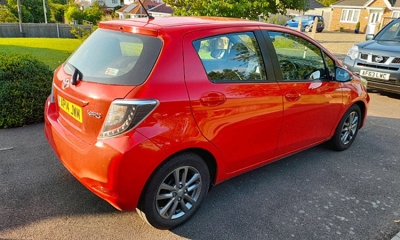 Toyota Yaris 2014...