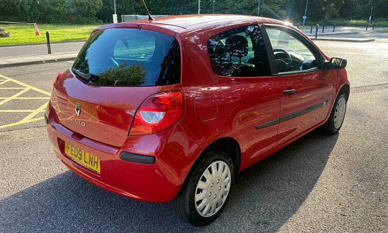 2009 Renault Clio 1....