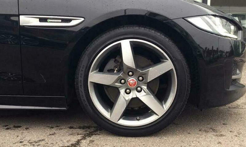 2017 Jaguar Xe 2.0D ...