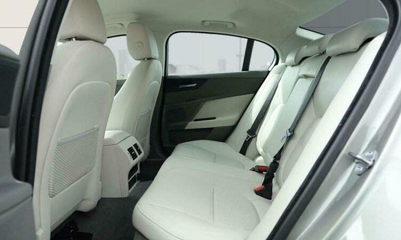 2018 Jaguar Xe 2.0D ...