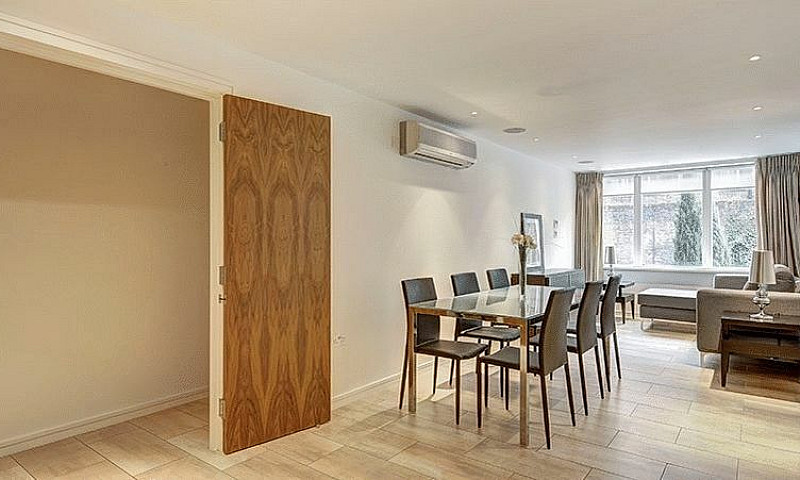 2 Bedroom Flat In Im...