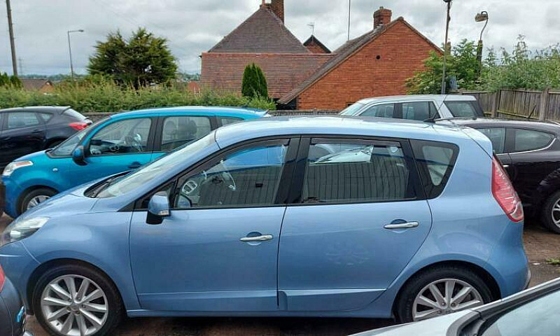 2010 Renault Scenic ...