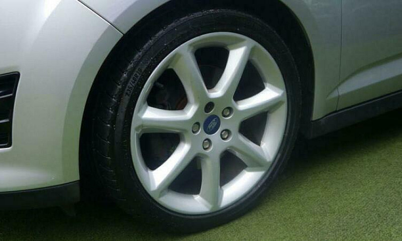 2011 Ford Grand C-Ma...