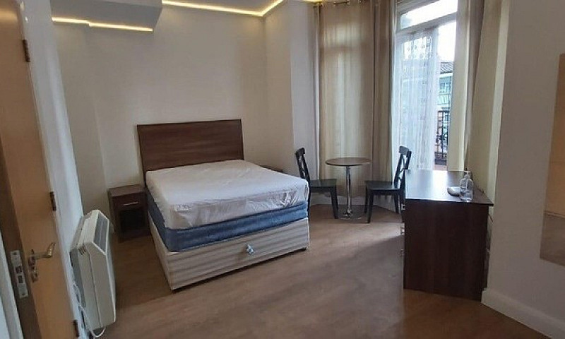 Double Room/Bed Sit ...