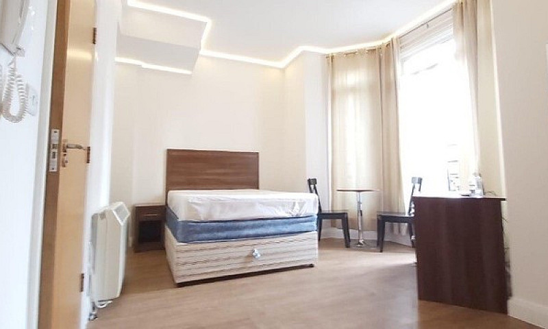 Double Room/Bed Sit ...