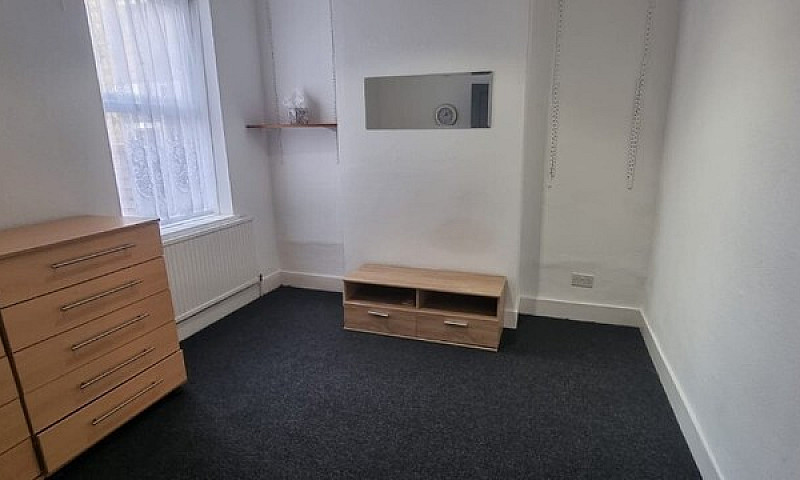 Five Bedroom House E...