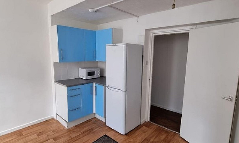 Spacious Newly Decor...