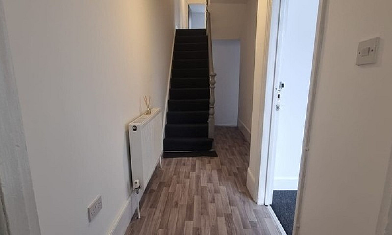 Five Bedroom House E...