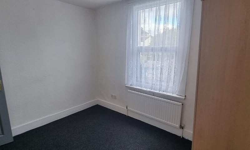 Five Bedroom House E...