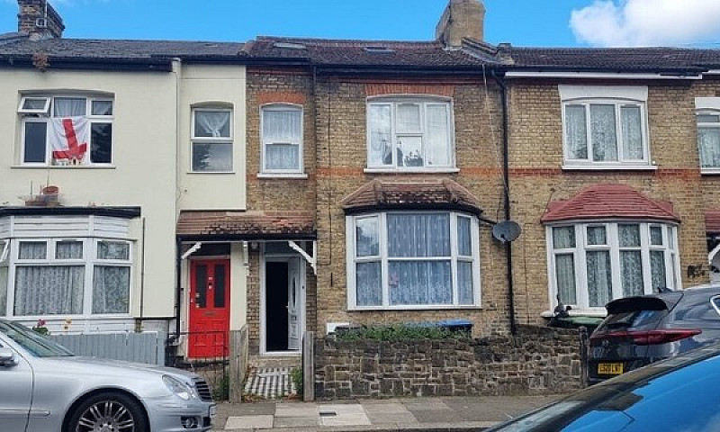 Five Bedroom House E...