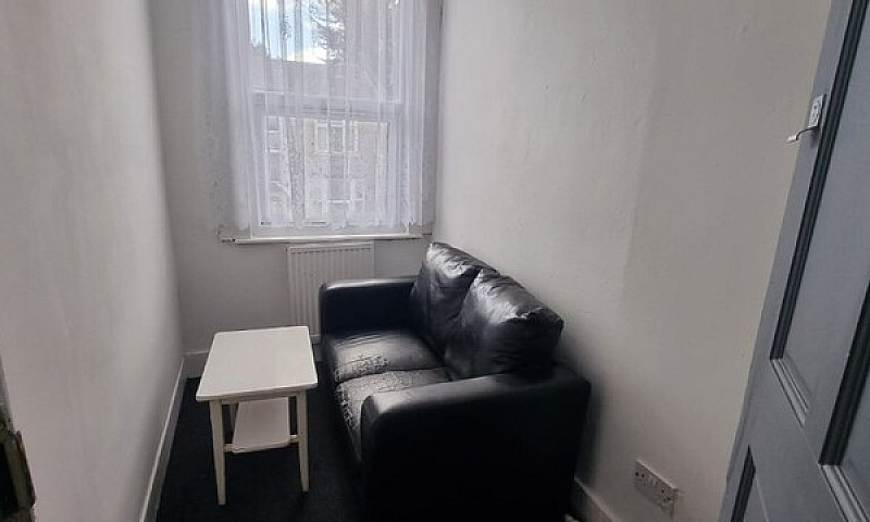 Five Bedroom House E...