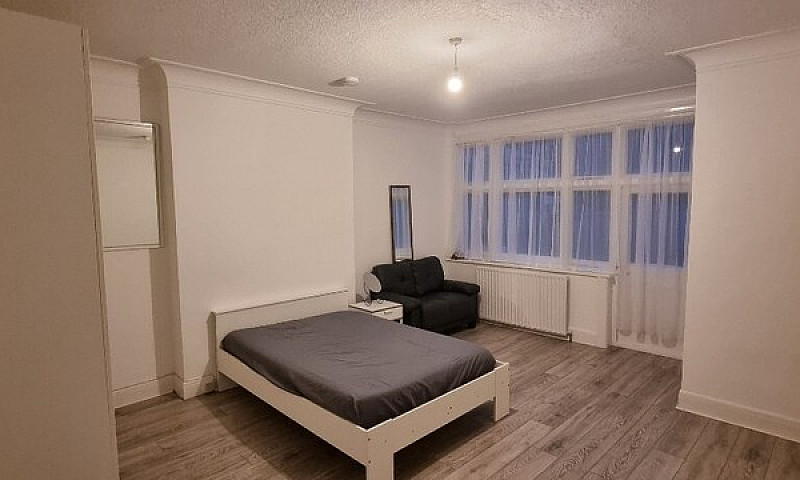 One Bedroom Garden F...