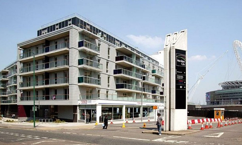 2 Bedroom Flat In Qu...