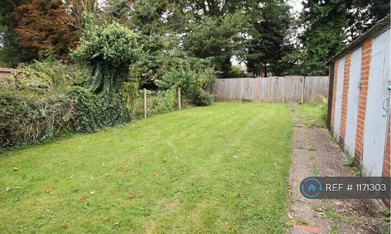 2 Bedroom Flat In Ll...