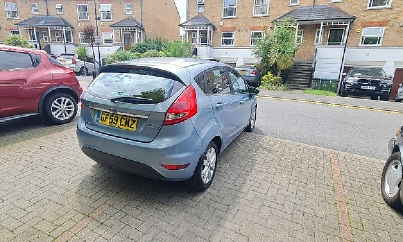2010 Ford Fiesta Zet...