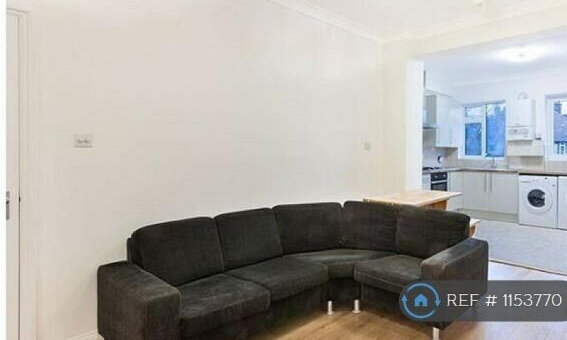 2 Bedroom Flat In No...