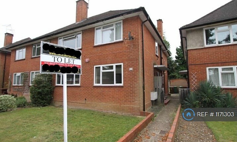 2 Bedroom Flat In Ll...