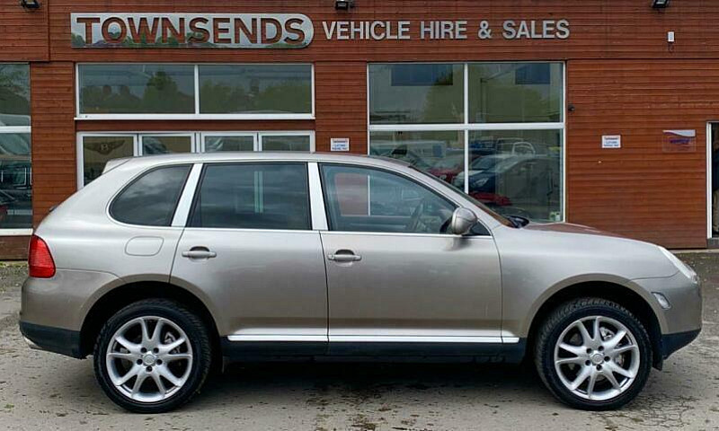 Porsche Cayenne S 4....