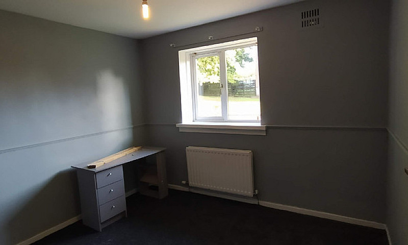 2 Bedrooms Flat To R...