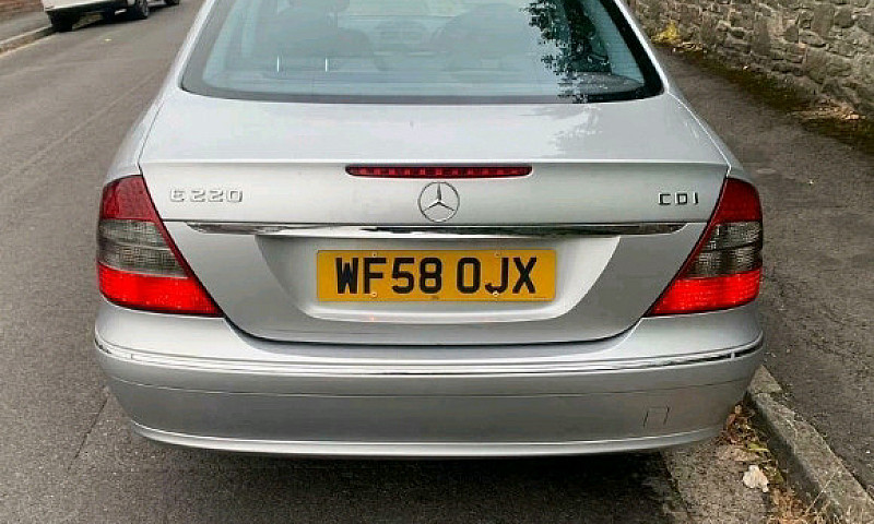 Mercedes Auto E220 C...