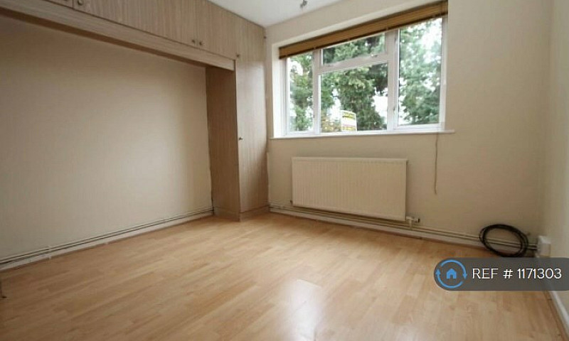 2 Bedroom Flat In Ll...