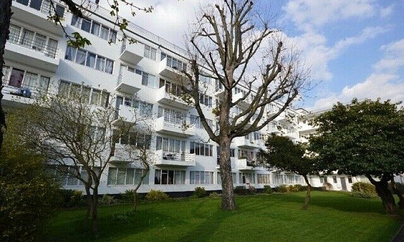 Stunning 1 Bedroom F...