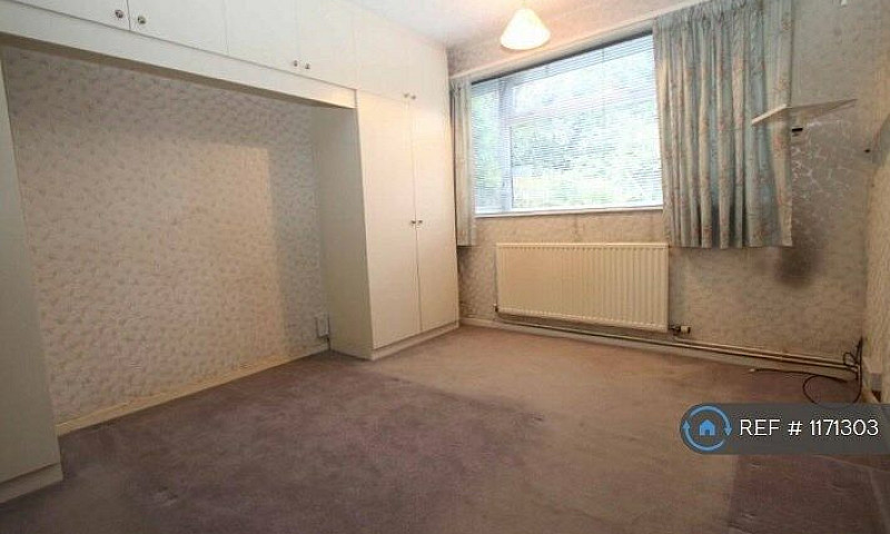 2 Bedroom Flat In Ll...