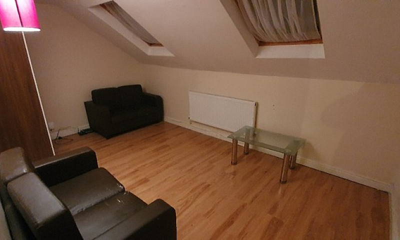 Modern 1 Bedroom Fla...