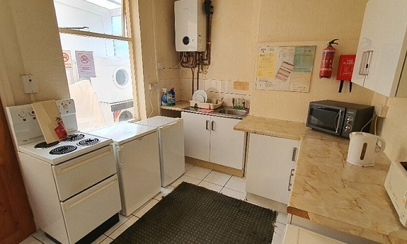 Double Bedroom Avail...
