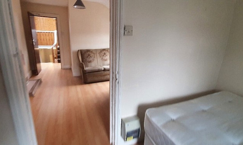 7 Bed House 3 Baths,...