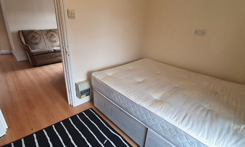 7 Bed House 3 Baths,...
