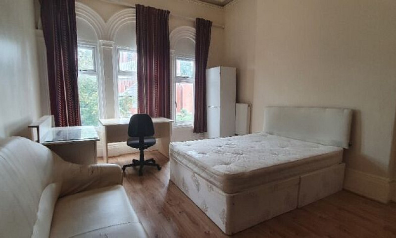 7 Bed House 3 Baths,...