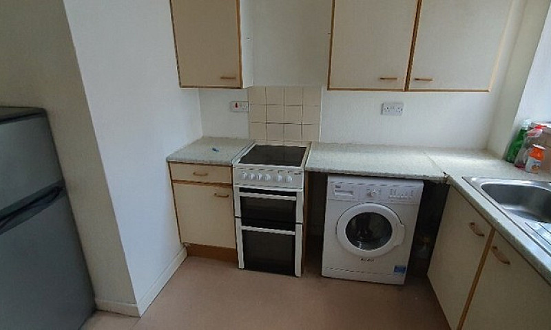 One Bedroom*Stratfor...