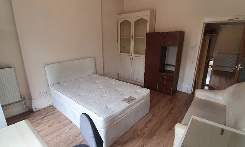7 Bed House 3 Baths,...