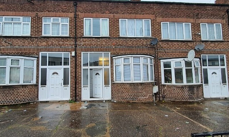 One Bedroom Flat ** ...