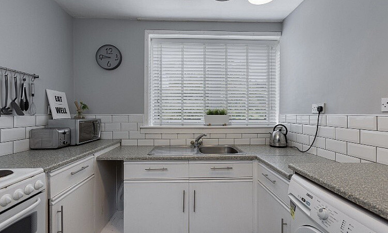 3 Bed Maisonette For...