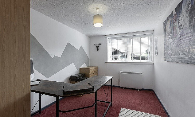 3 Bed Maisonette For...