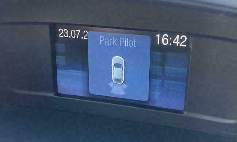 2013 13 Ford Grand C...