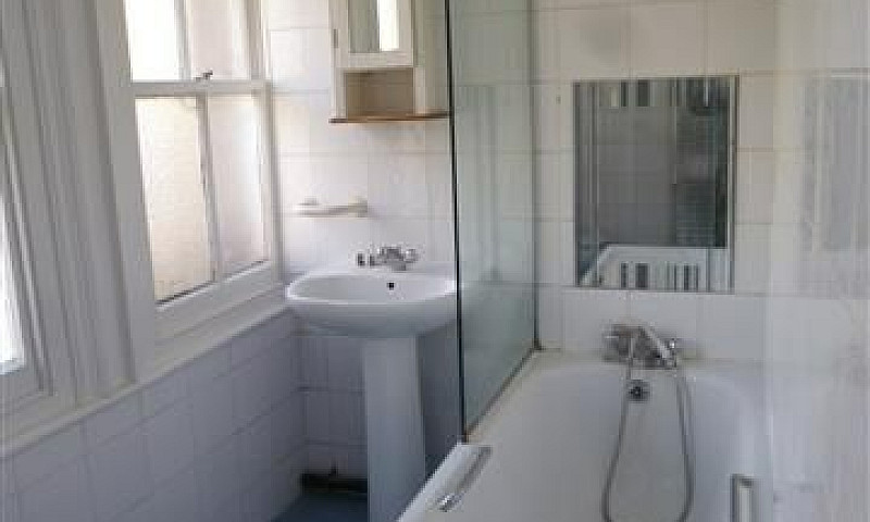 1 Bedroom Flat In Wa...