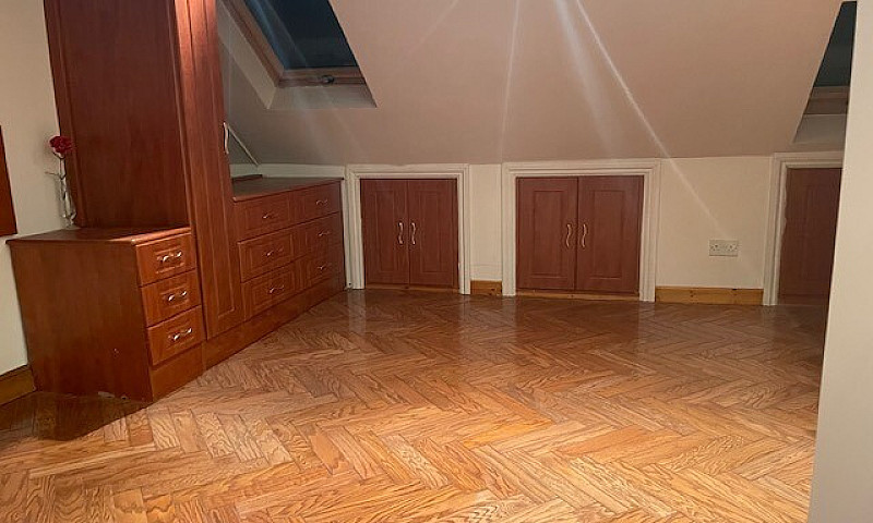 5 Bedrooms Property ...