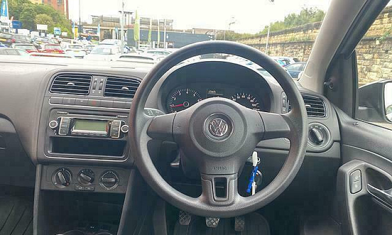 2011 Volkswagen Polo...