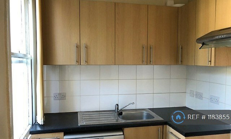 1 Bedroom Flat In Cl...